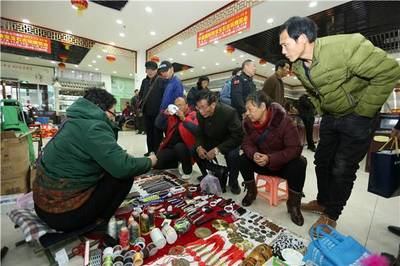 珠宝文玩争奇斗艳 亮相中原国际珠宝玉石古玩博览会 文物拍卖